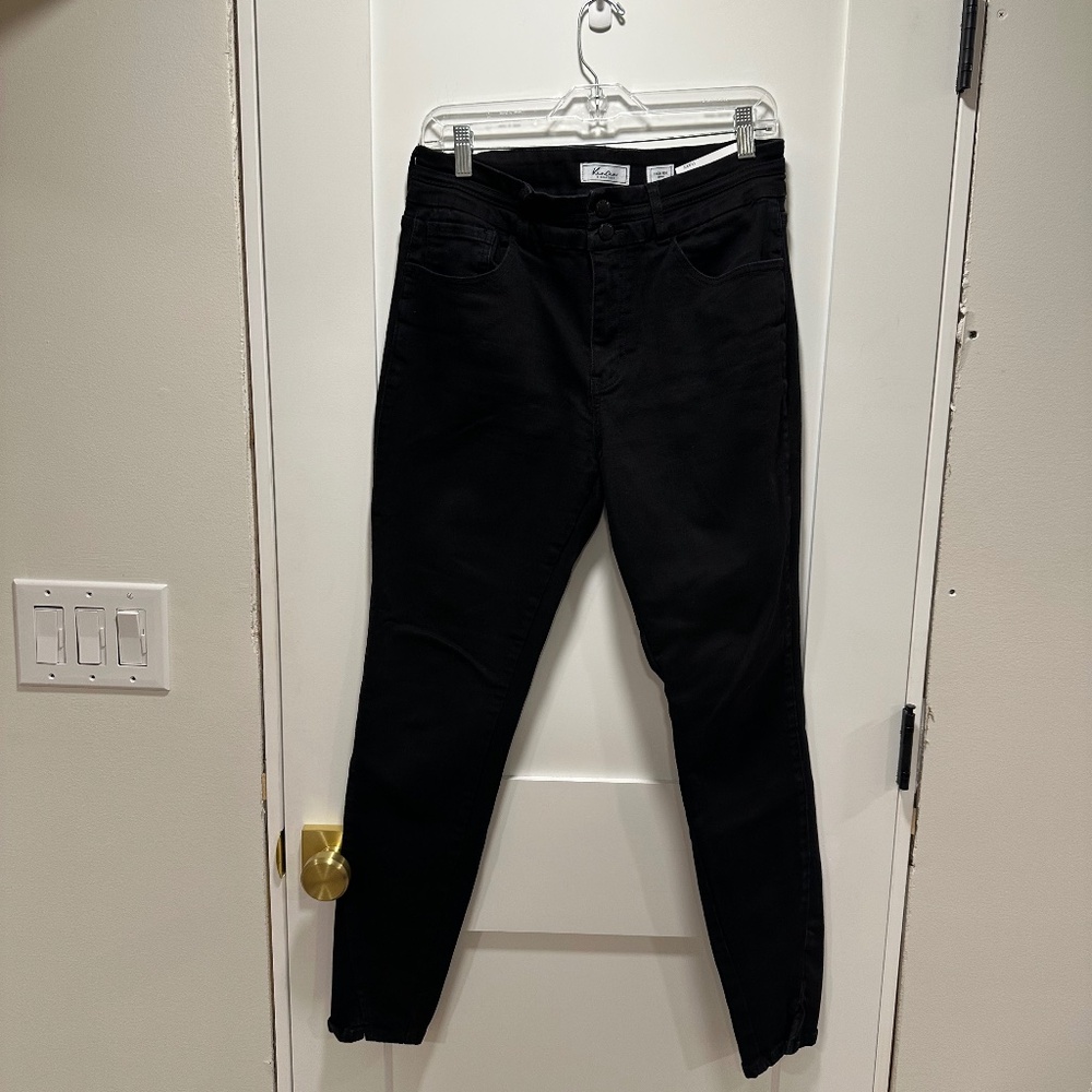 100011	Womens	Jean	KanCan	High Rise Skinny	Black	30	R	Like New